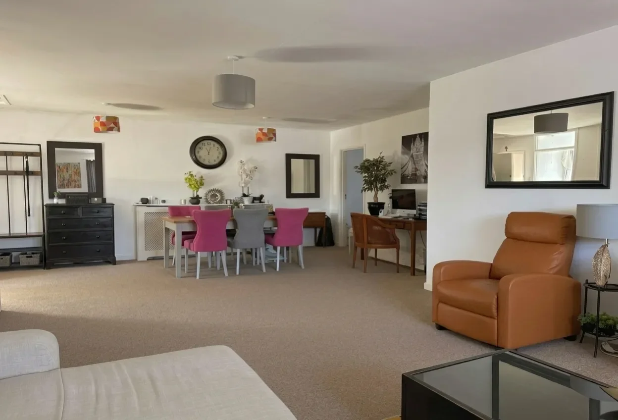 Flat Clements Mead in Mole Valley