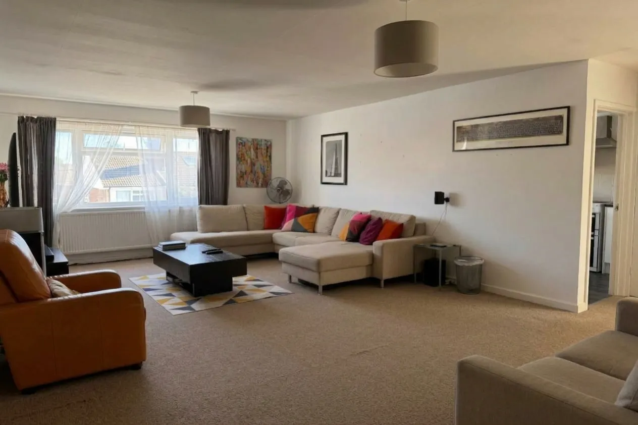 Flat Clements Mead in Mole Valley