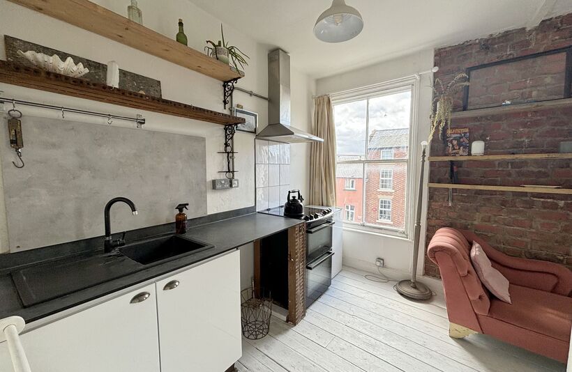 Flat Albert Street in Scarborough