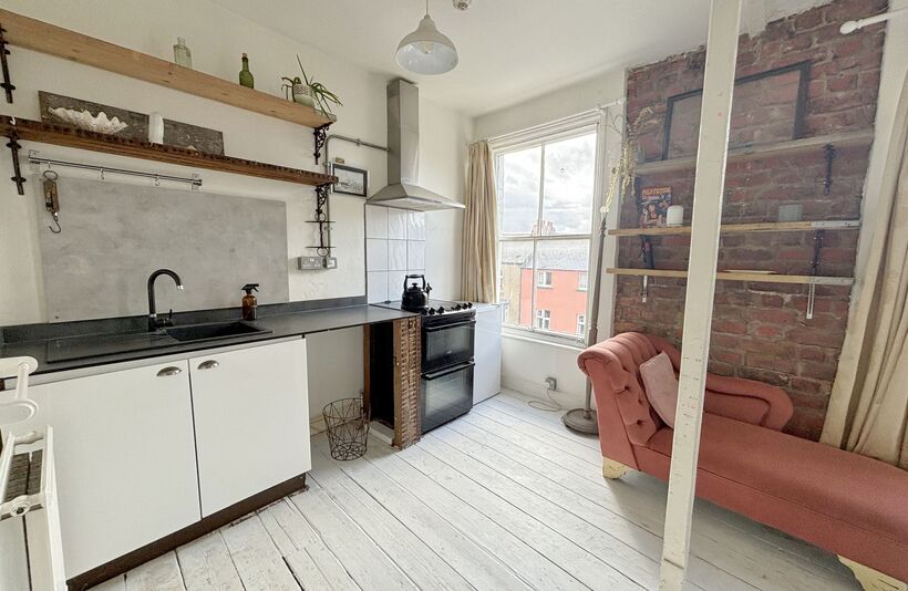 Flat Albert Street in Scarborough