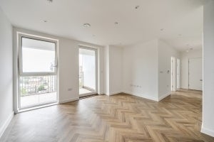 Flat Denmark Road in Greater London