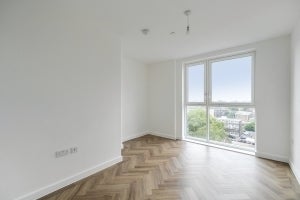 Flat Denmark Road in Greater London