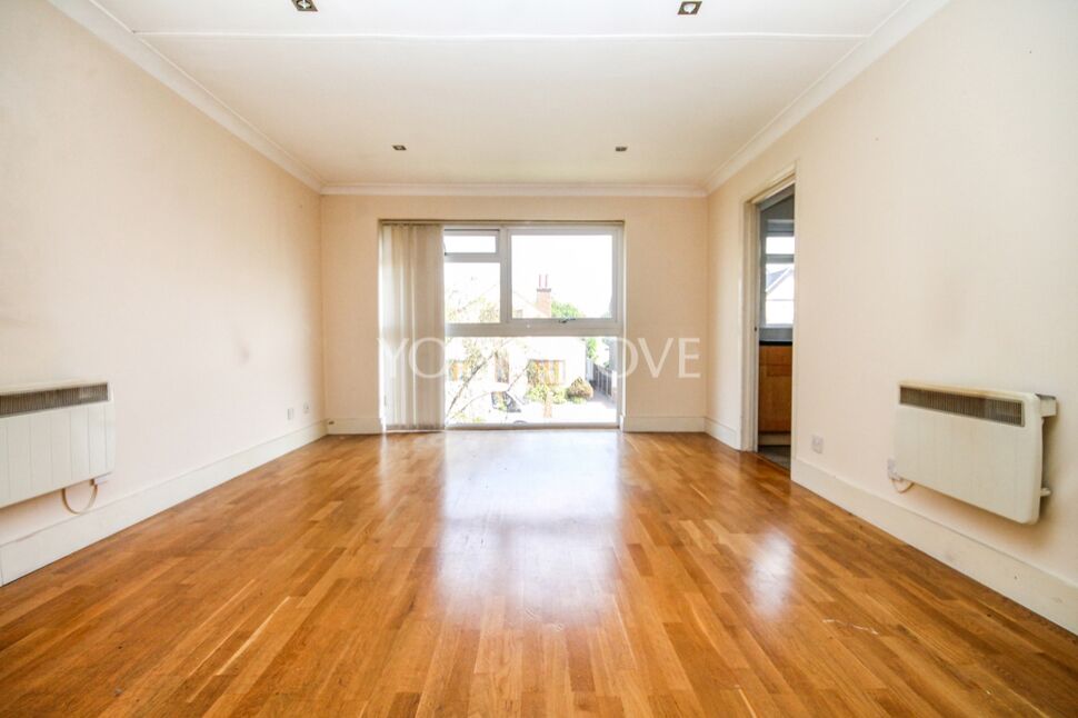 Flat Royle Close in Greater London