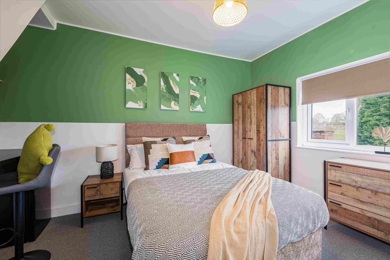 Room Queens Road in Hinckley and Bosworth