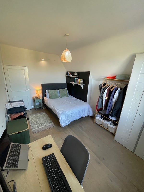 Room North Common Road in Greater London