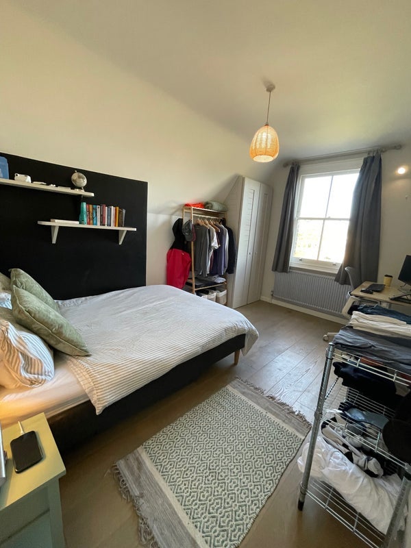 Room North Common Road in Greater London