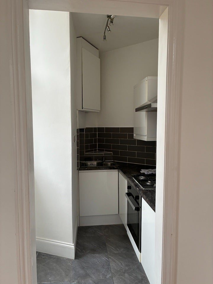 Flat Blythe Road in Greater London