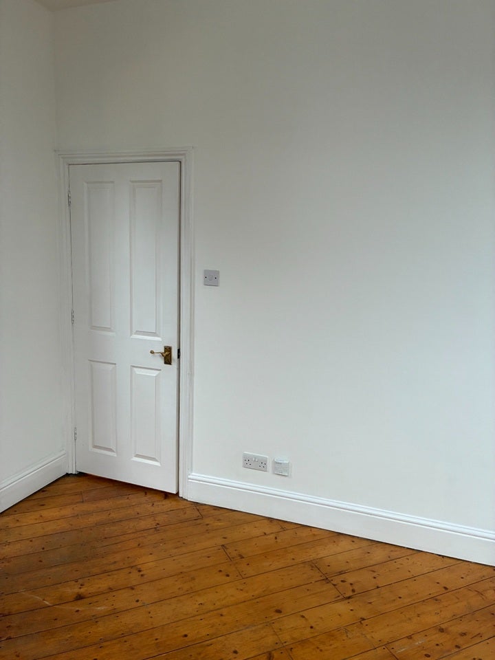 Flat Blythe Road in Greater London