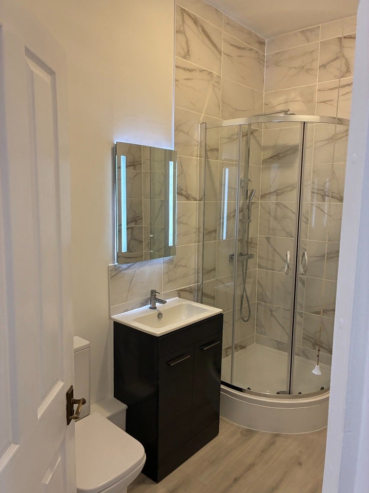 Flat Blythe Road in Greater London