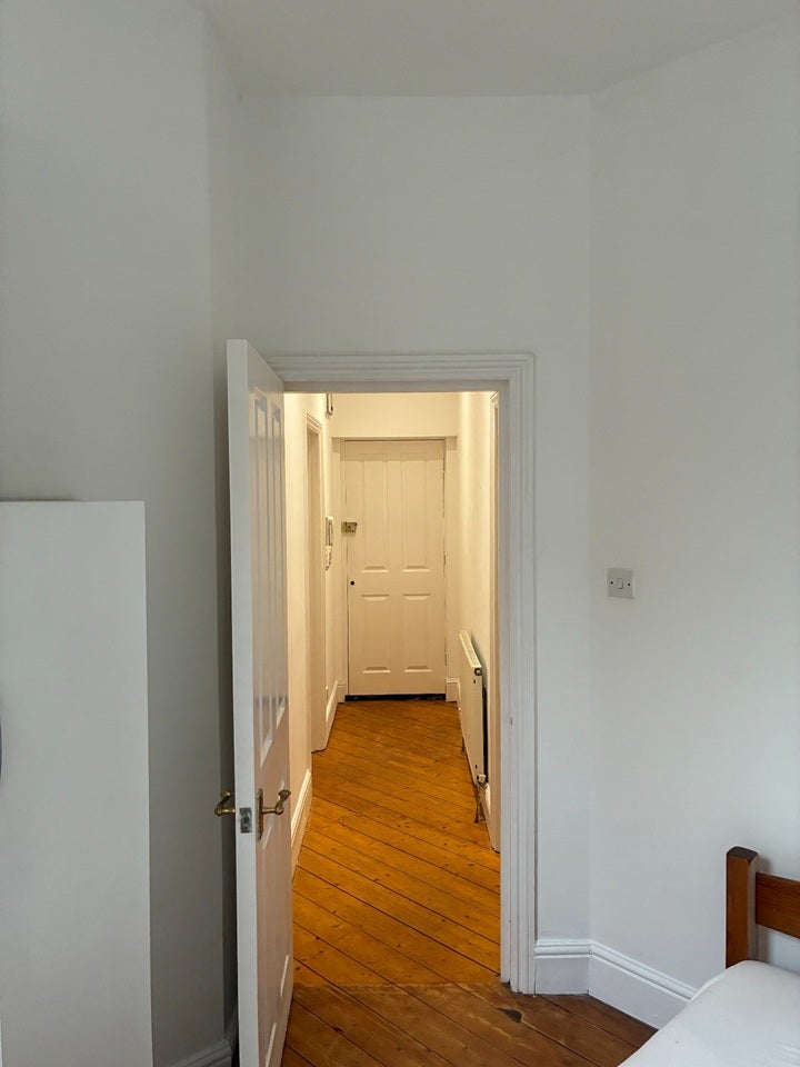 Flat Blythe Road in Greater London