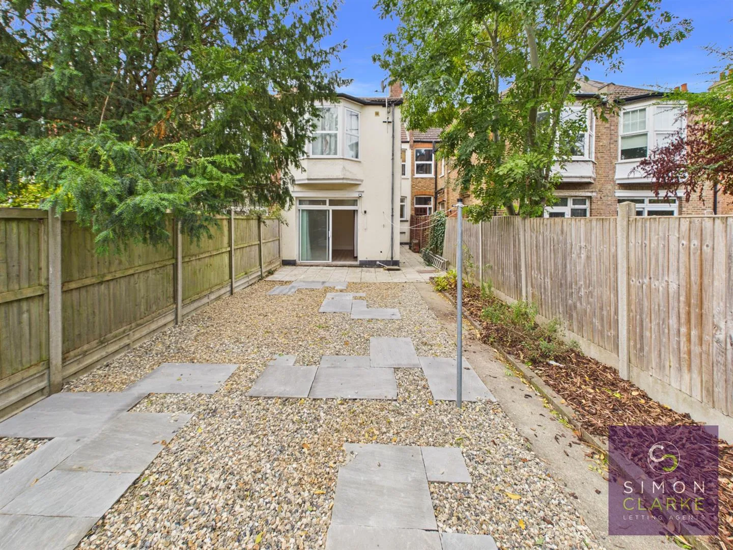 Flat Princes Avenue in Greater London