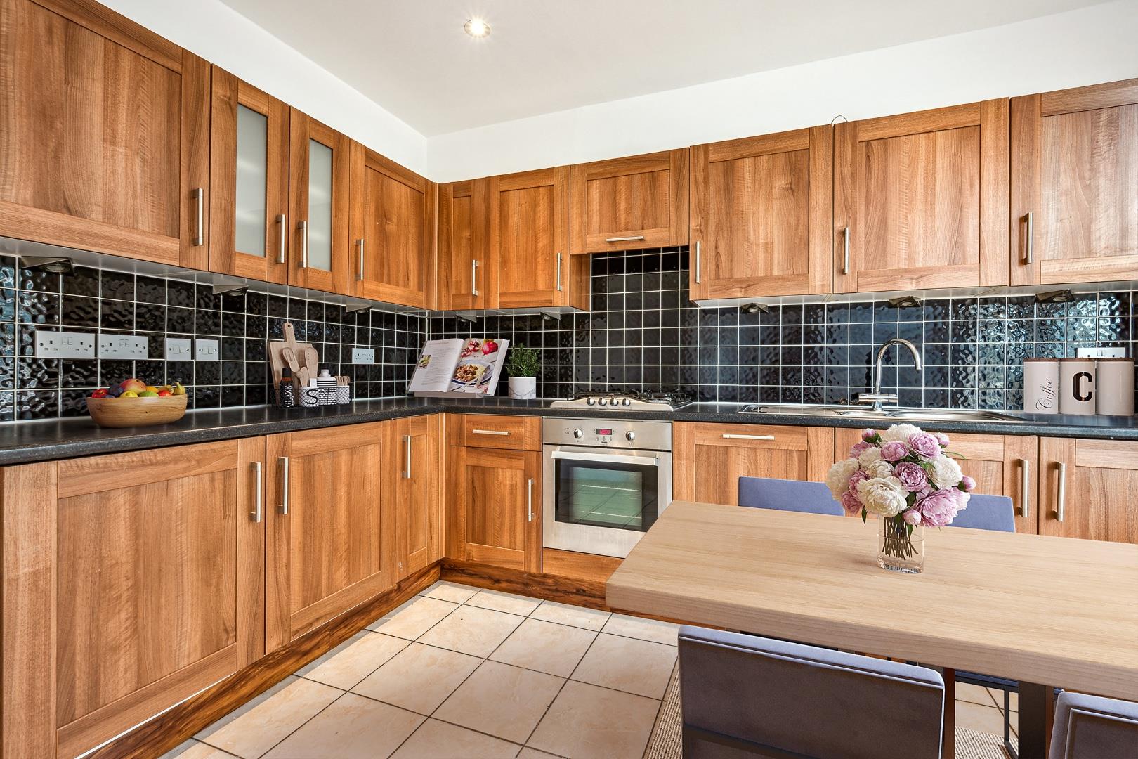Flat Kent Road in Coychurch Lower
