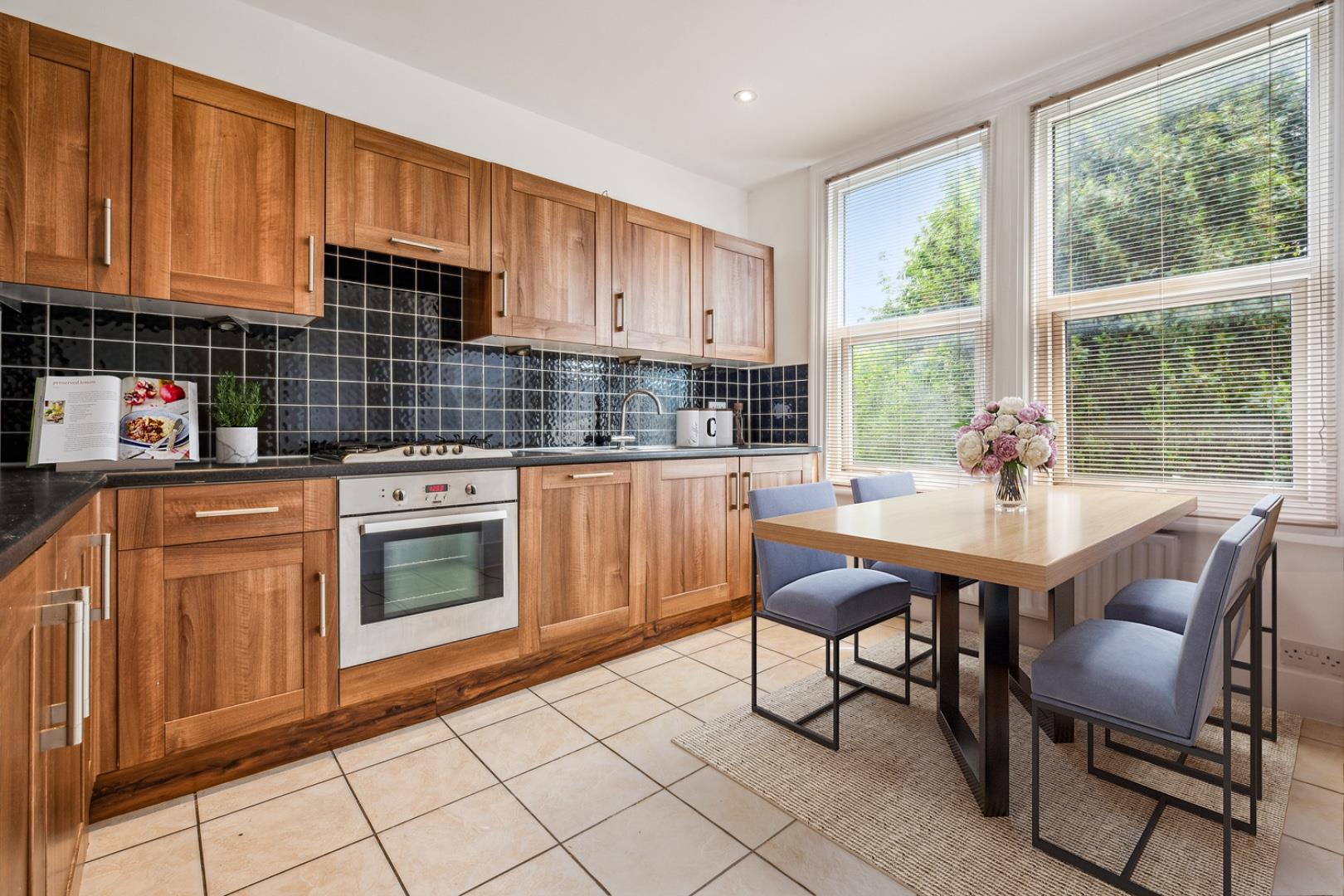 Flat Kent Road in Coychurch Lower