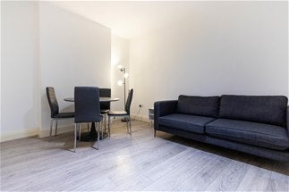 Flat Long Lane in Greater London