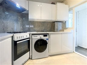 Flat Long Lane in Greater London
