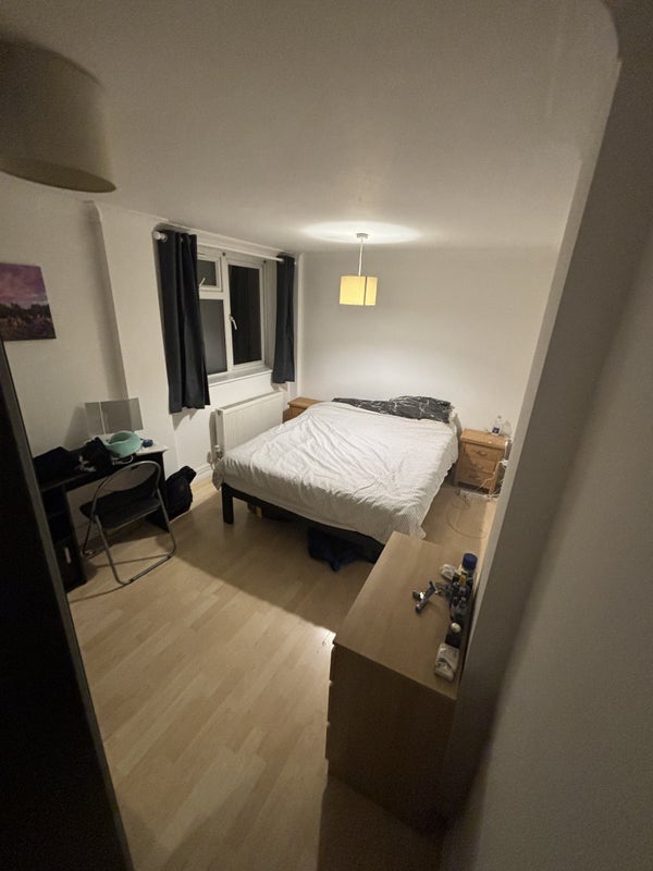 Flat Oak Crescent in Greater London