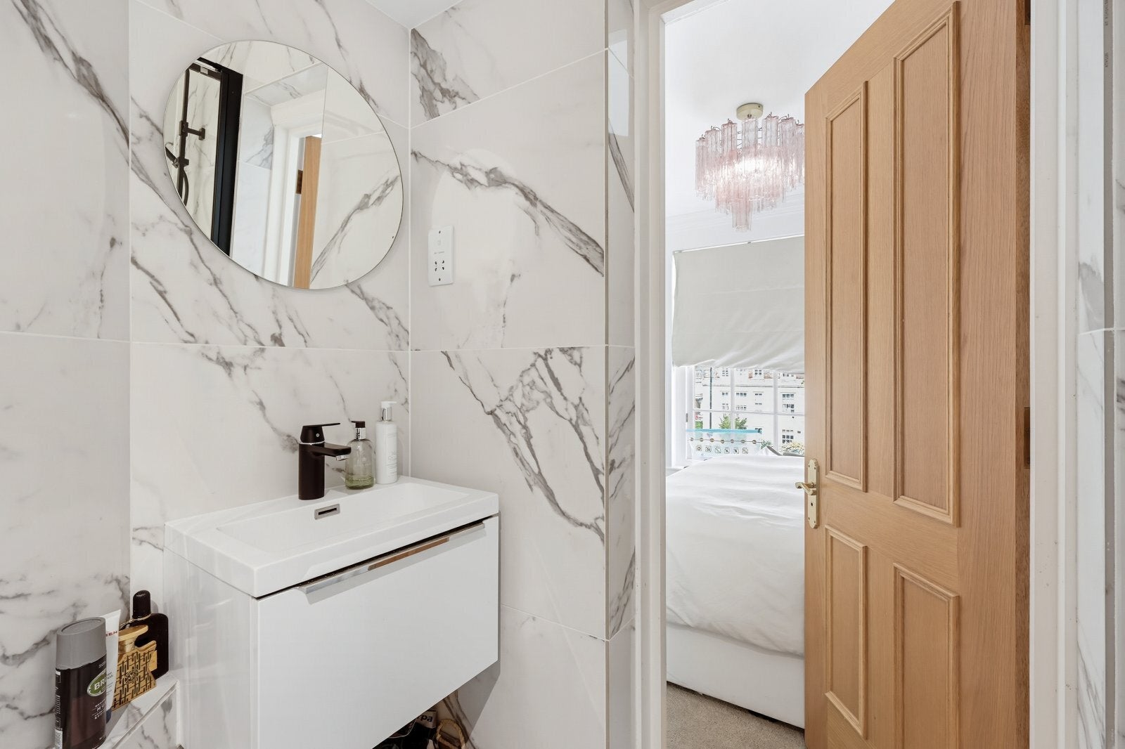 Flat Grosvenor Road in City of Westminster