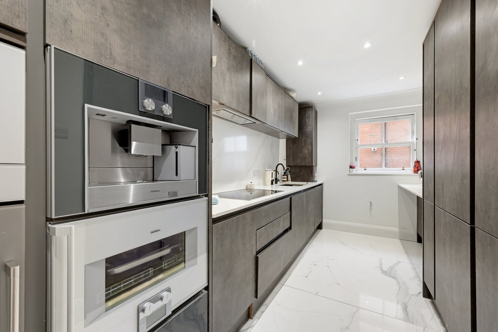 Flat Grosvenor Road in City of Westminster