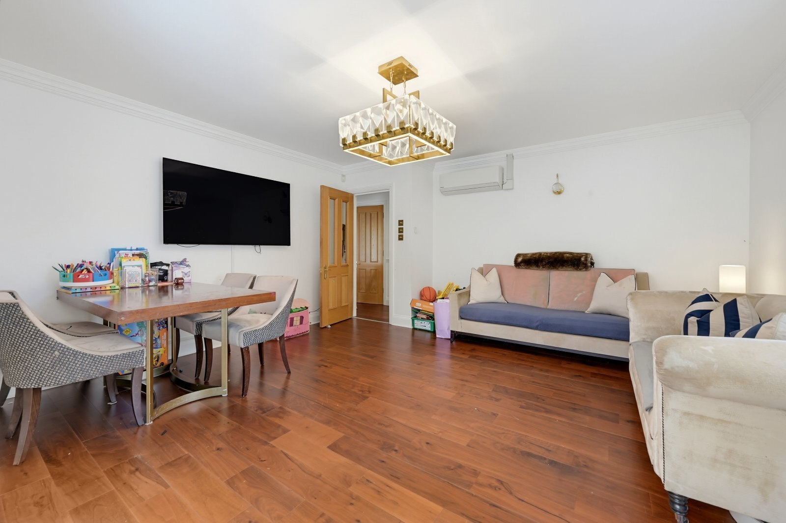 Flat Grosvenor Road in City of Westminster