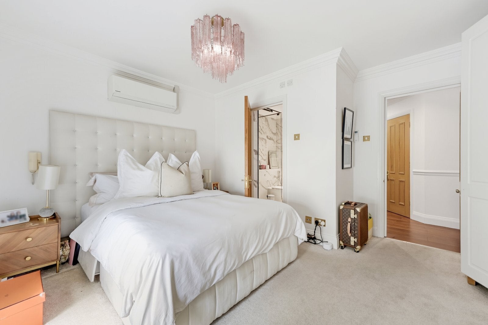 Flat Grosvenor Road in City of Westminster