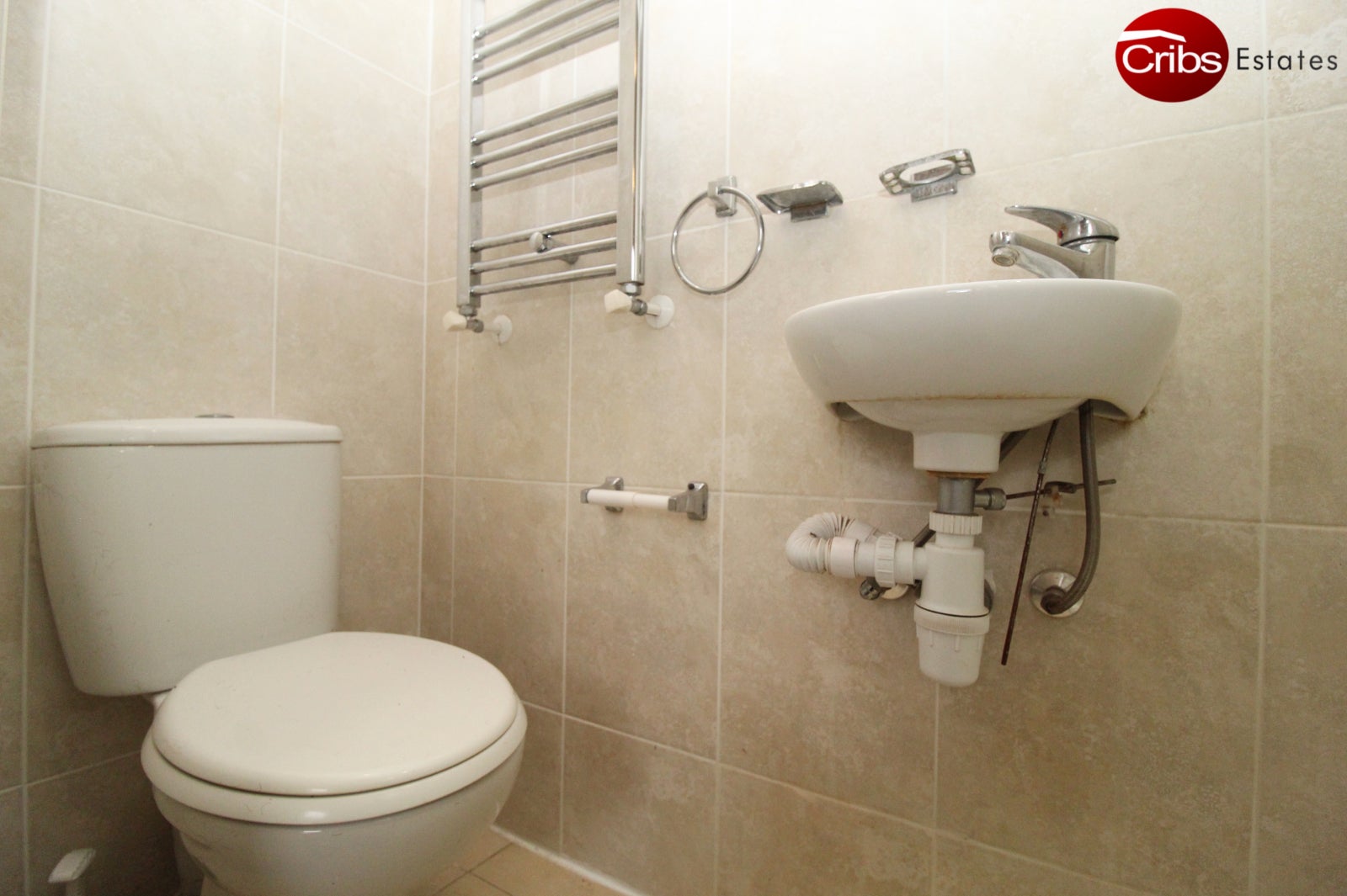 Room Hartfield Road in Greater London