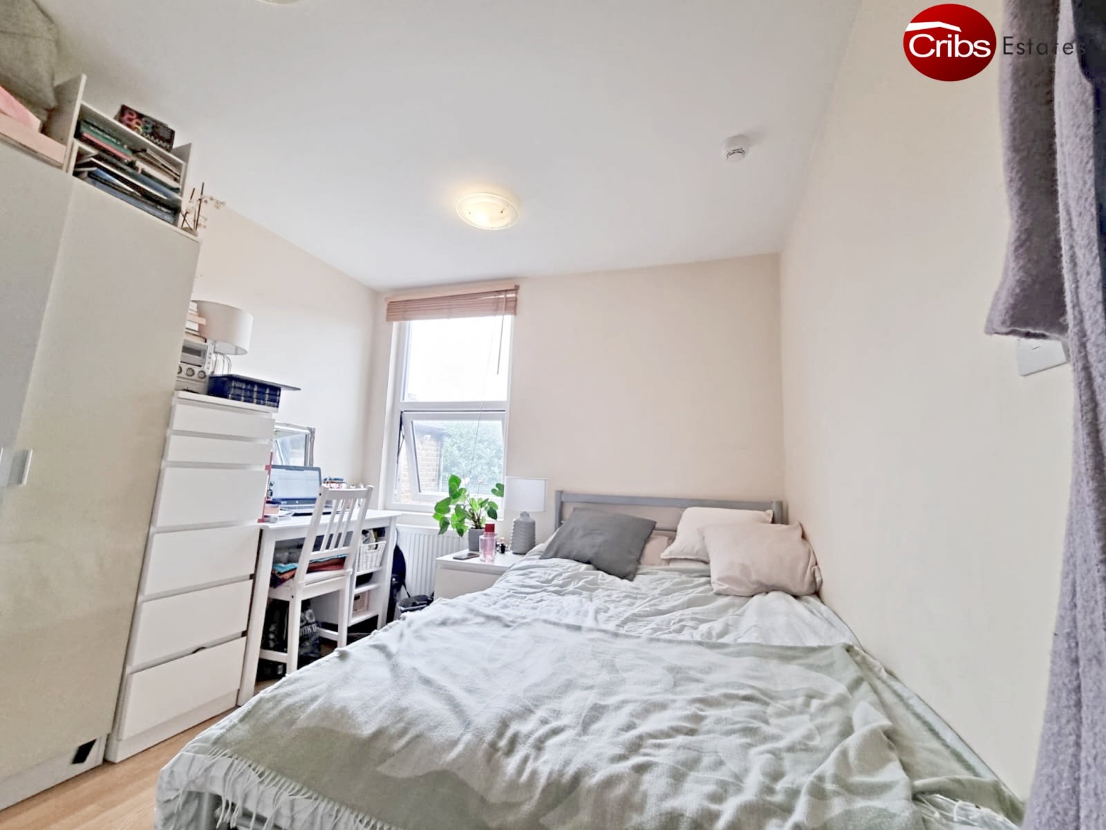Room Hartfield Road in Greater London