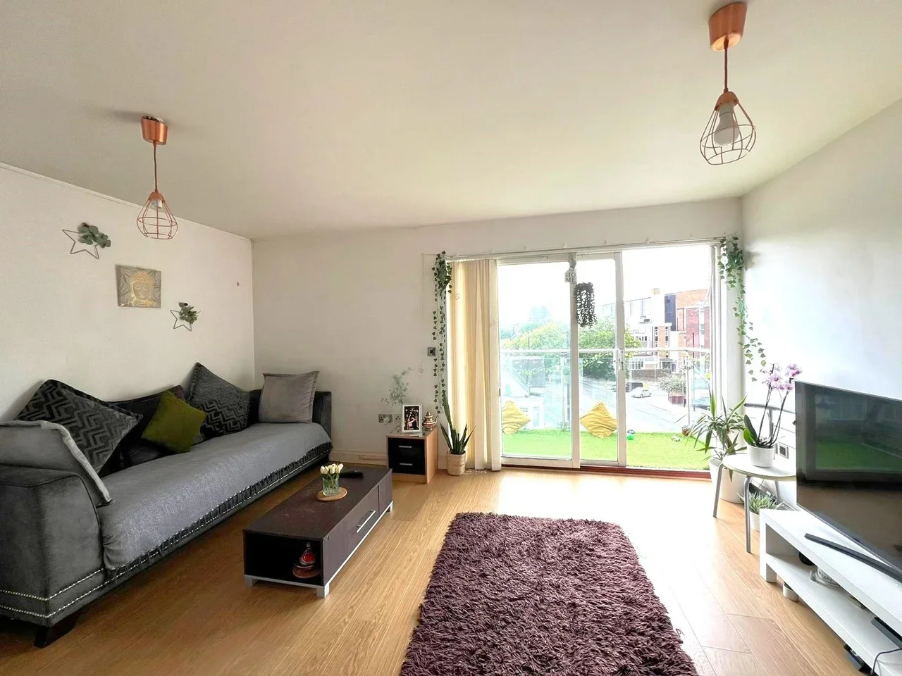 Flat Chatsworth Road in Greater London