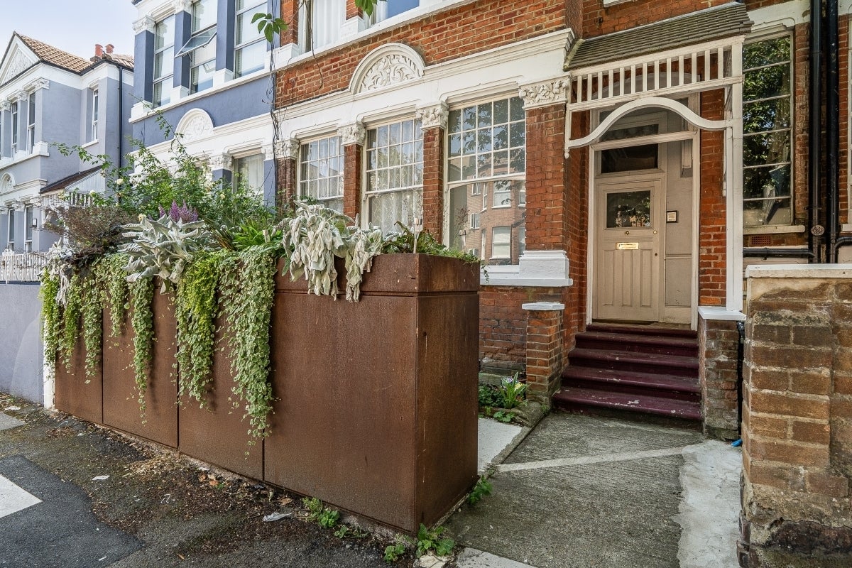 House Tottenham Lane in Greater London