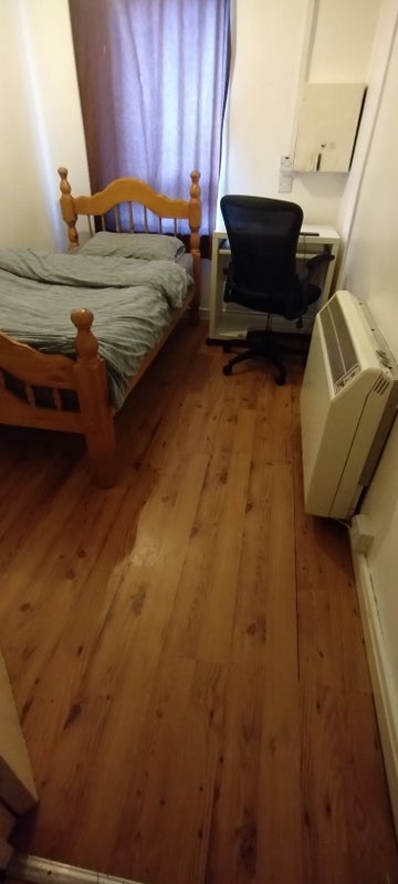Flat Ashburnham Road in Greater London