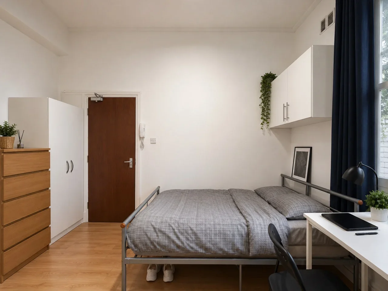 Flat Rufford Street in Greater London