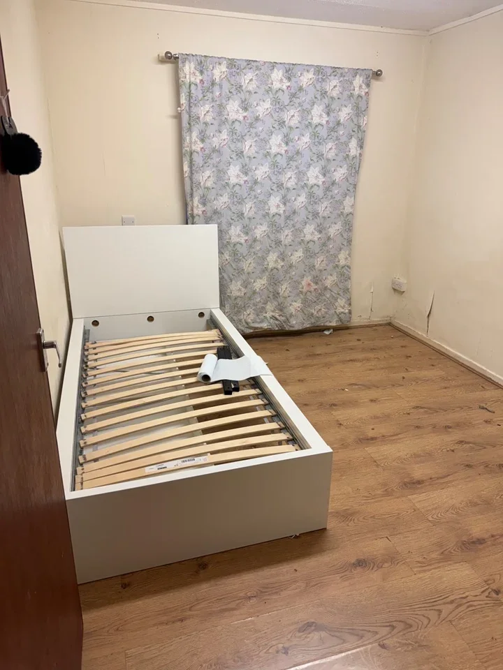 Room Coniston Close in Greater London