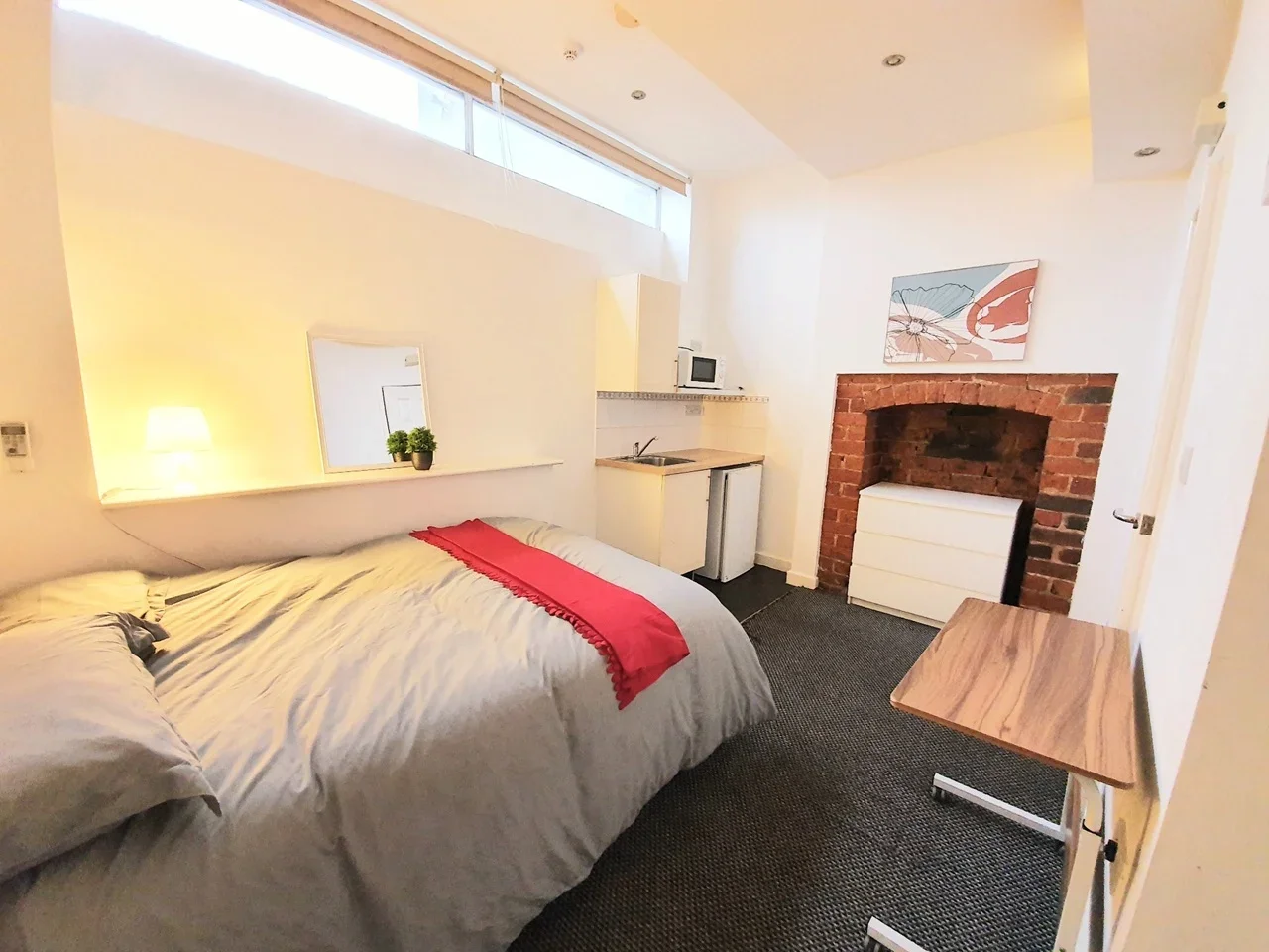Room Bow Street in Willenhall