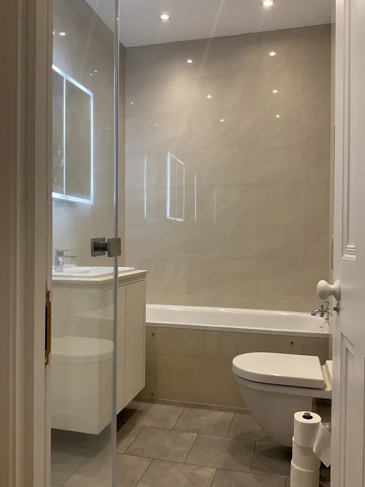 Flat Almeric Road in Greater London