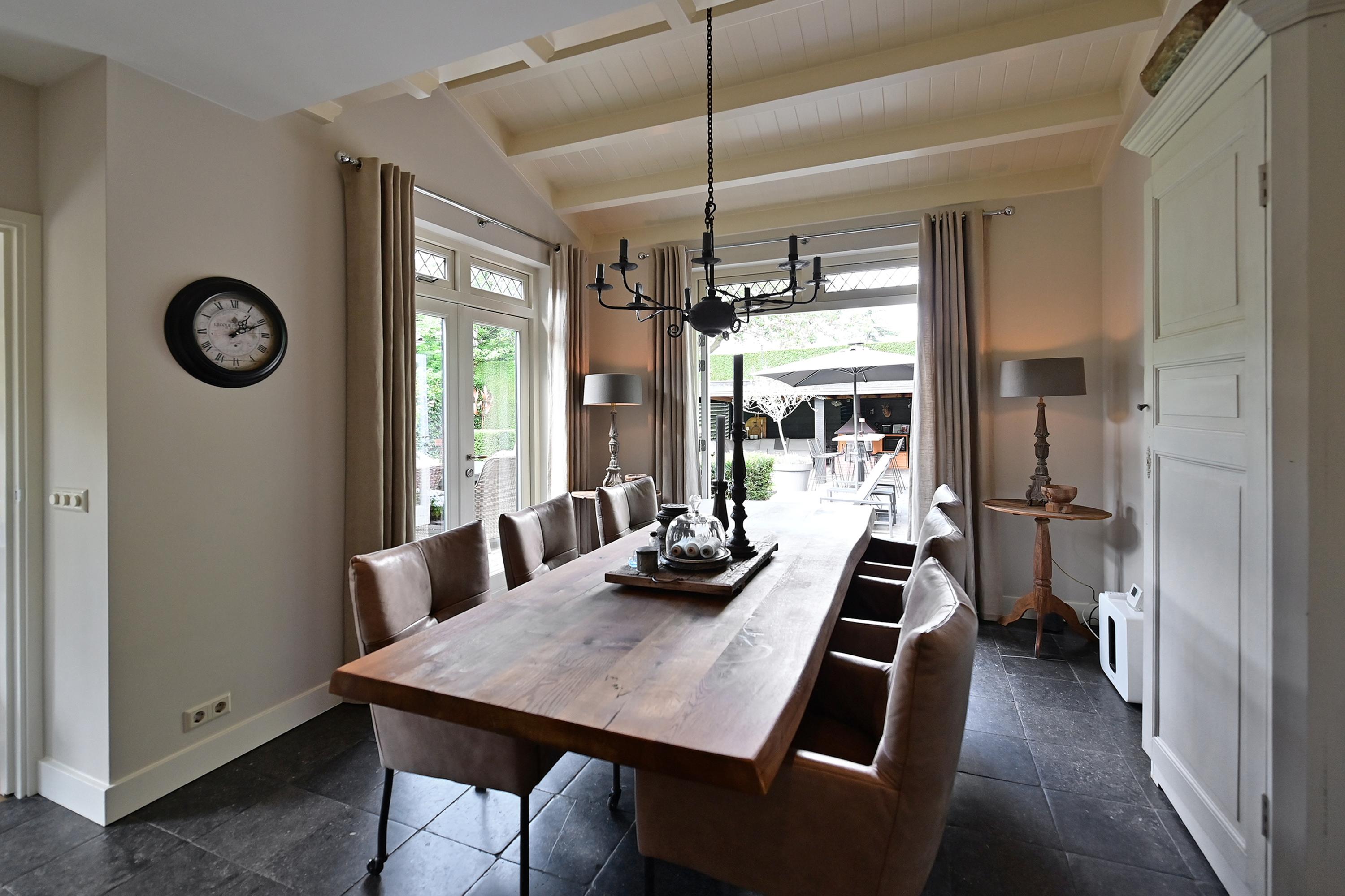Twee-onder-één-kap te koop: Beethovenlaan 4, Huizen