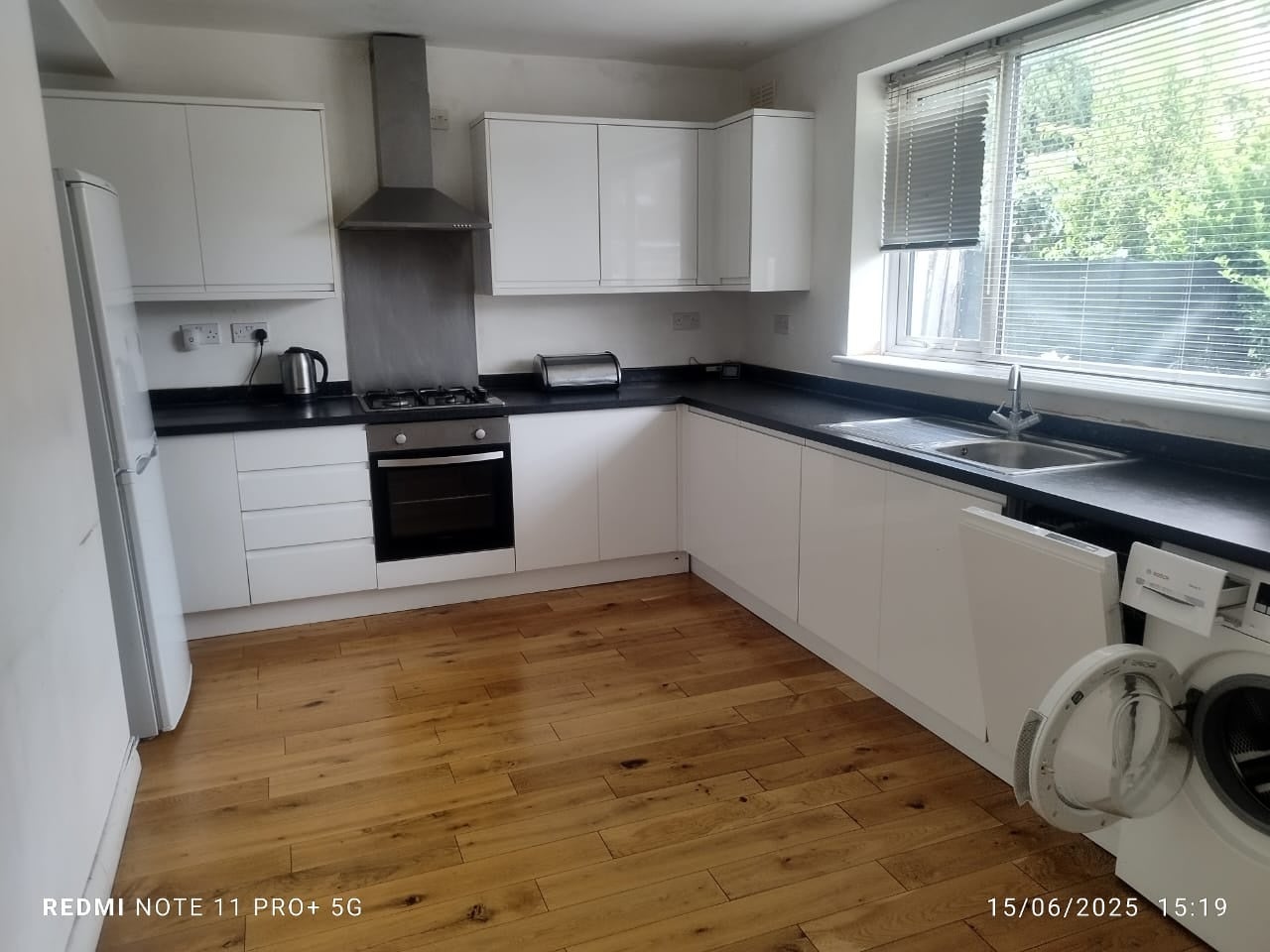 Room Peterstone Road in Greater London