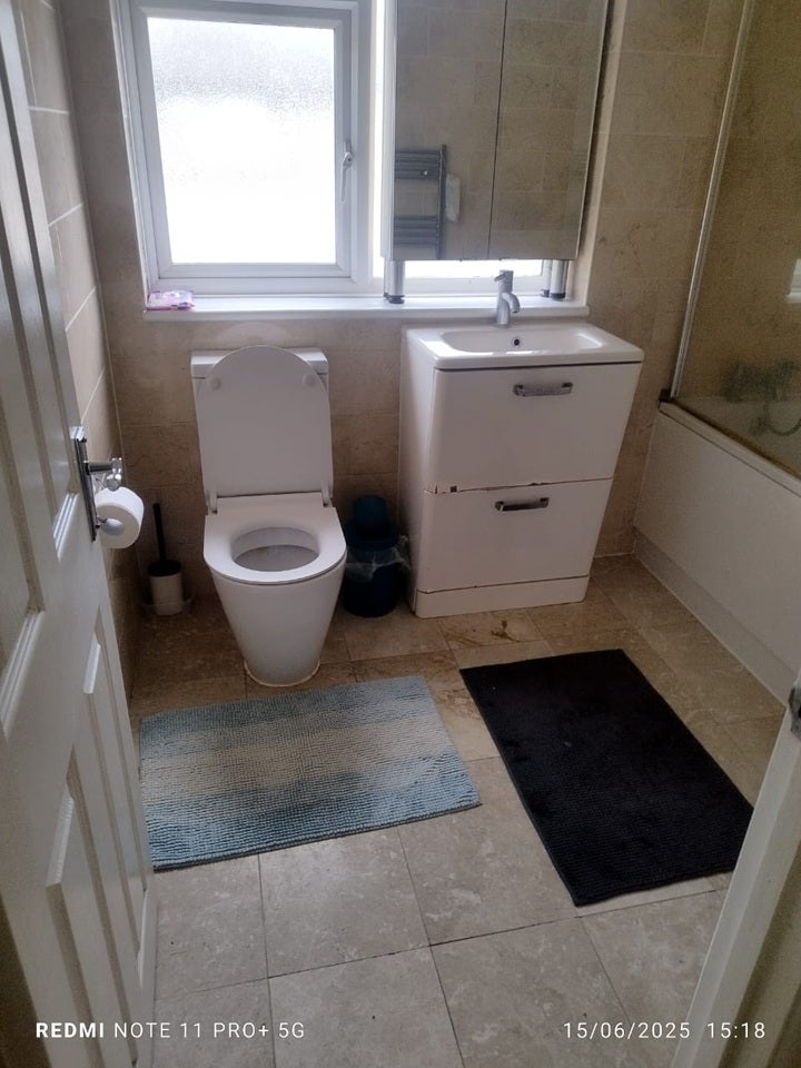 Room Peterstone Road in Greater London