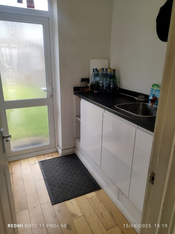 Room Peterstone Road in Greater London