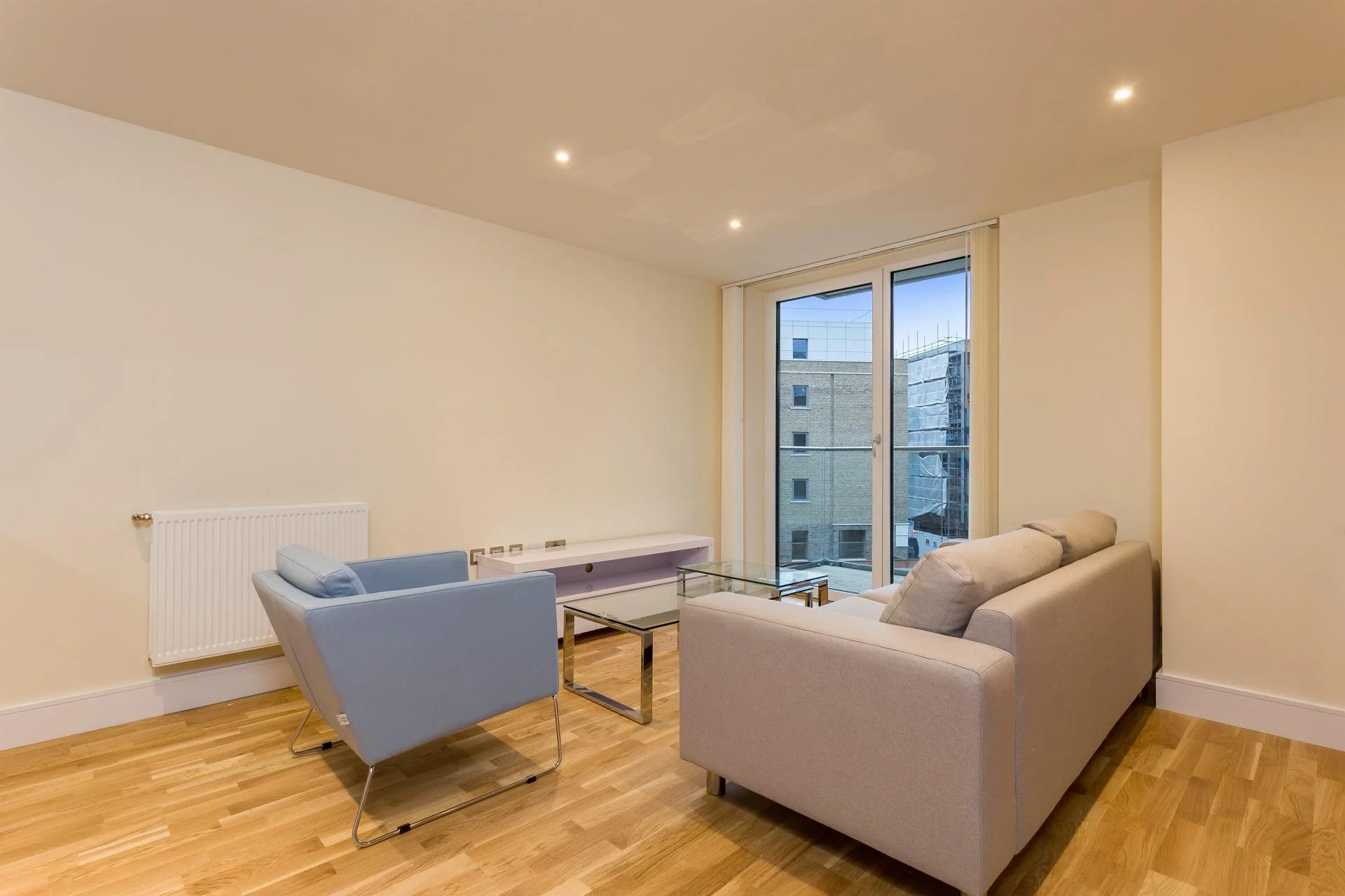 Flat Hertsmere Road in Greater London