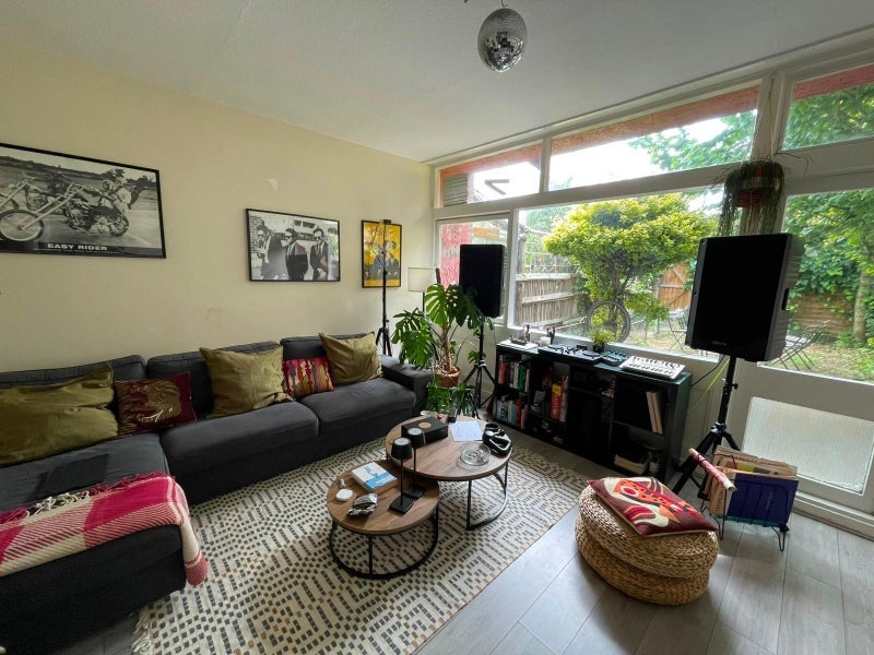 Room Kirton Gardens in Greater London