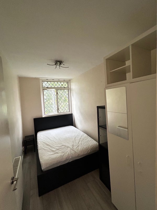 Room Kirton Gardens in Greater London