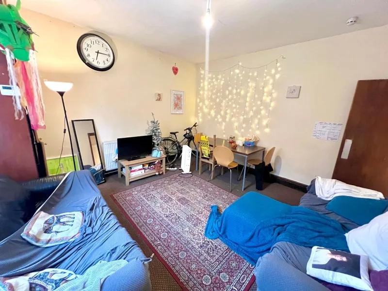 Room Branksome Place in Leeds