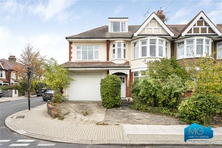 House Winton Avenue in Greater London