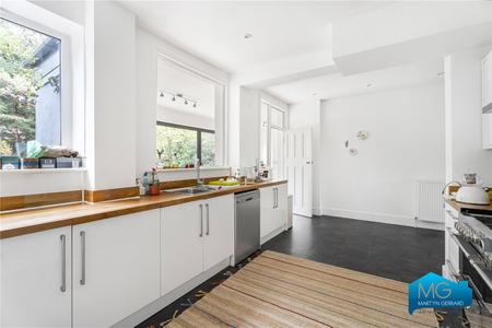 House Winton Avenue in Greater London