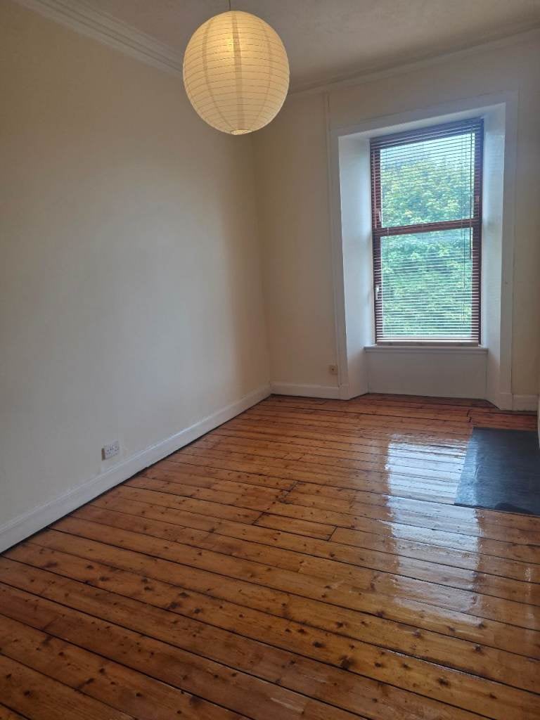 Flat Thornwood Avenue in Glasgow