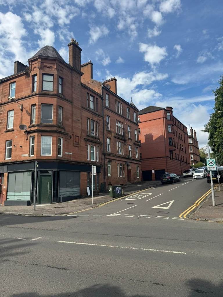 Flat Thornwood Avenue in Glasgow