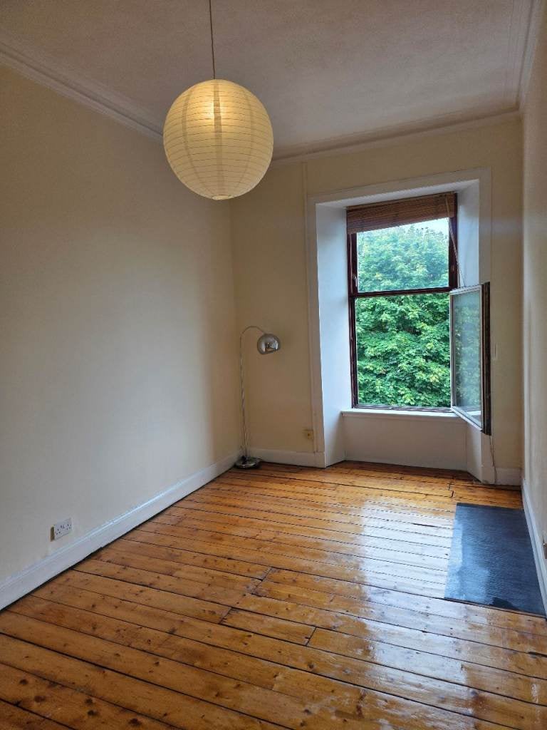 Flat Thornwood Avenue in Glasgow