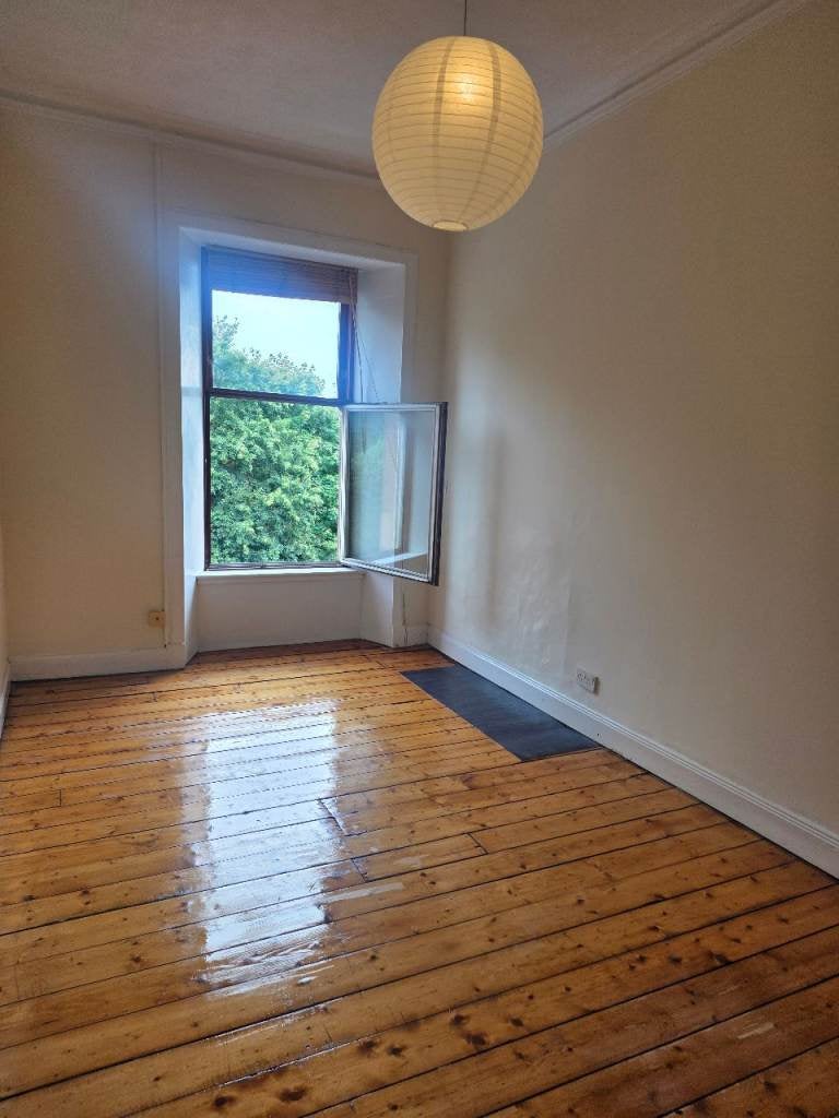Flat Thornwood Avenue in Glasgow