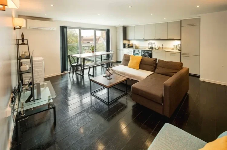 Flat Loudoun Road in Greater London