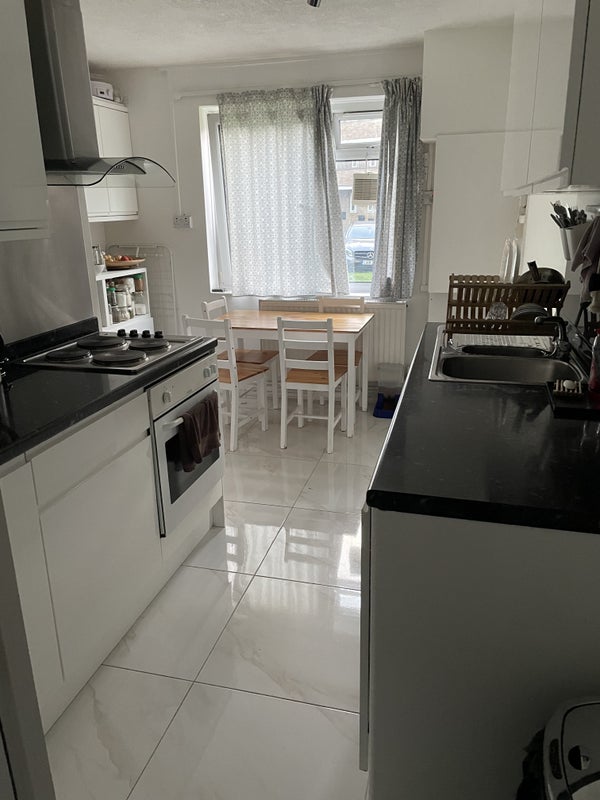 Room Broomgrove Road in Greater London