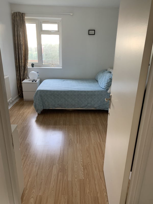 Room Broomgrove Road in Greater London